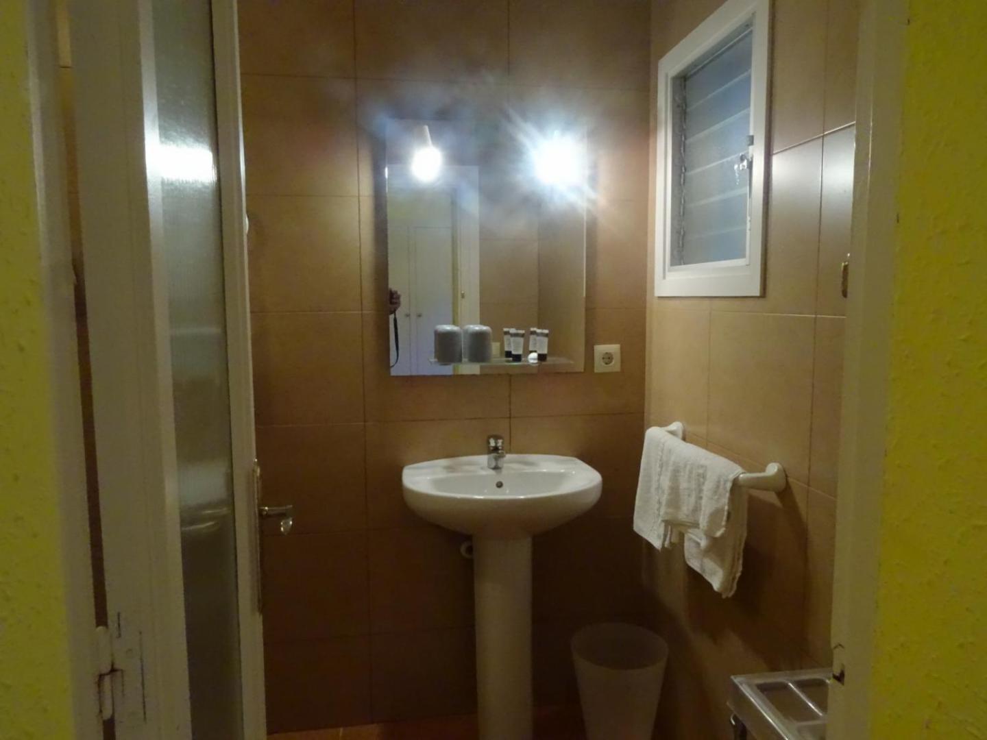 Hostal Lleida Segur de Calafell Bagian luar foto