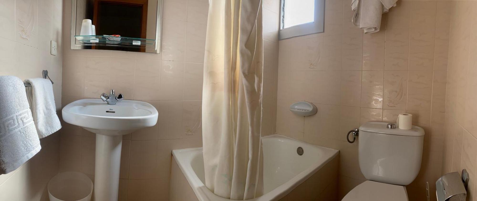 Hostal Lleida Segur de Calafell Bagian luar foto